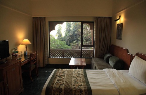 Shirdi Hotel | Renest Shraddha Inn - Shirdi