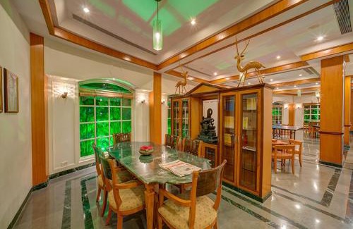 Shirdi Hotel | Renest Shraddha Inn - Shirdi