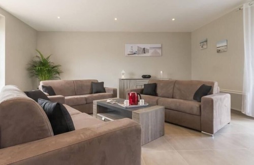 Saint-Hilaire-de-Chaleons Cottage | Renovated Farmhouse Near the Sea with Garden, WiFi, and Family Amenities