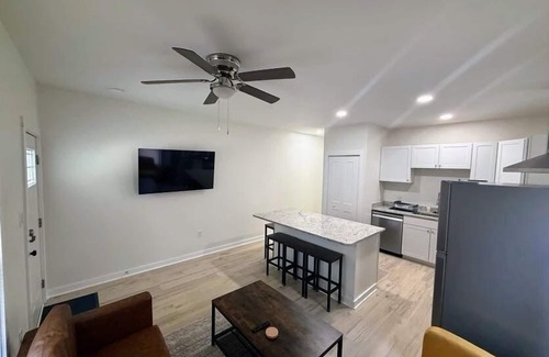 Durham Apartment | Renovated 2 Bedroom Great Central Location! New Property, Seasoned Superhost