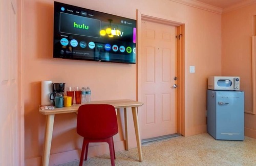 Bay Esplanade Apartment | Renovated 2025 - Retro Beach Oasis with Color Pop