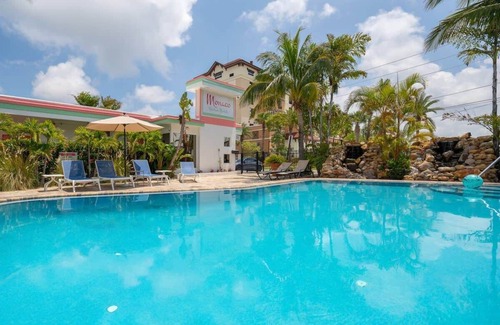 Bay Esplanade Apartment | Renovated 2025 - Retro Beach Oasis with Color Pop