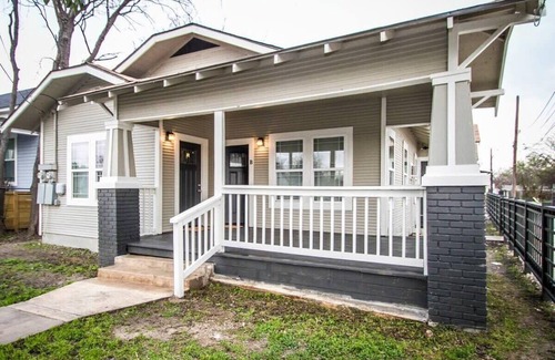 Near East Side House | Renovated 2BR Near Downtown SA