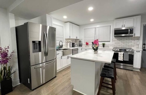 Sylvan Hills House | Renovated 3 Story Cape Cod near Beltline/Downtown