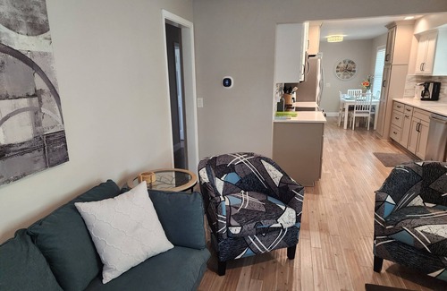 Merriam House | Renovated 3BR/2bath Ranch Near Hospital-Ideal for Families & Medical Stays