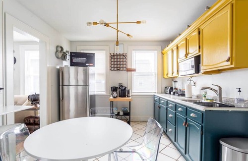 West End - West Side Apartment | Renovated 3BR Apt/Easy Check-In/FamilyFriendly