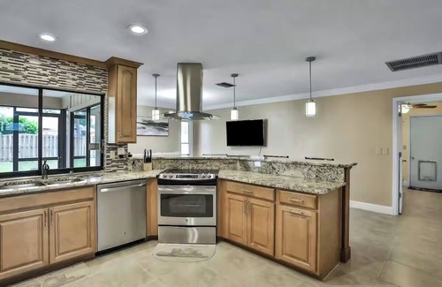 Whitfield House | Renovated 3BR | Dog Friendly | Pond View | W/D