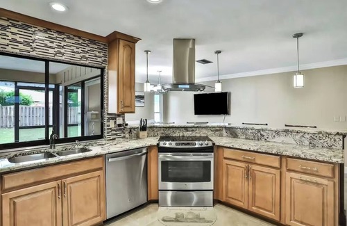 Whitfield House | Renovated 3BR | Dog Friendly | Pond View | W/D