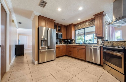 Whitfield House | Renovated 3BR | Dog Friendly | Pond View | W/D