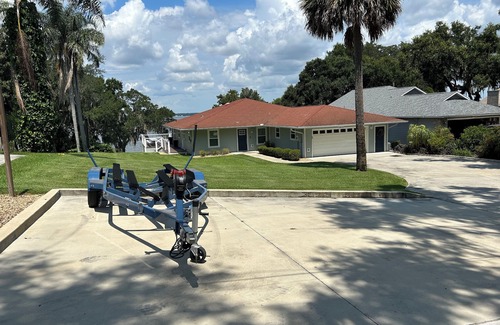 Eastlake Weir House | Renovated 4BR/3BA on Lake Weir
