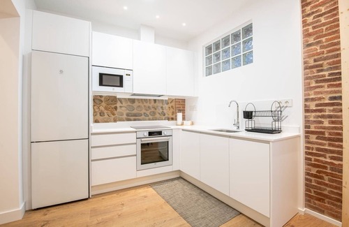 Santa Olaja de la Ribera Apartment | Renovated apartment 5 minutes away from León train & bus station
