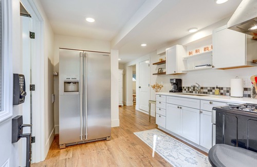 Sunset Hill Apartment | Renovated Apartment in Seattle: 7 Mi to Downtown!