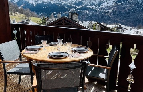 Meribel Village Apartment | Renovated apt near slopes and shops, 2 bdrms, parking, WiFi
