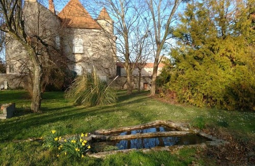 Artonne Villa | Renovated barn of a XV century castle