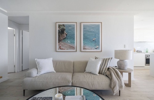 Sydney Apartment | Renovated Beachfront with Stunning Views of Beach & Promenade
