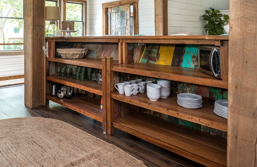 Roswell House | Renovated Charming Barn in Historic Roswell