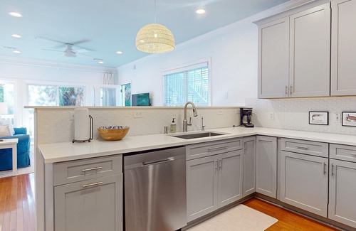 Edisto Island House | Renovated corner condo with tropical balcony, pool, AC & W/D - walk to beach