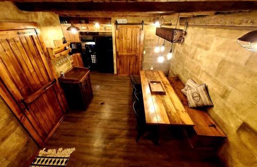 Tippecanoe House | Renovated Cottage with Spa Surrounded by Beautiful Hiking Trails in Ohio