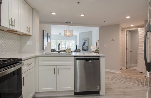 Palmetto Dunes Apartment | Renovated/Direct Ocean FT/1BR/1.5BA/Pool/Spa/Walk-in Shower/Roku Smart TVs/WiFi