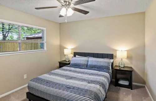 League City House | Renovated family friendly home between Houston and Galveston