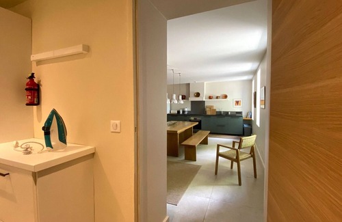 Cairanne House | Renovated farmhouse on a wine-growing estate, Ventoux view, near Avignon