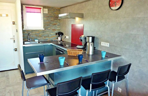Marseillan Plage Apartment | Renovated flat with air conditioning