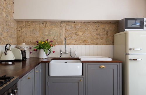 Bourton-on-the-Hill Cottage | ★ Renovated Cosy & Rustic Cotswold cottage with fire ★