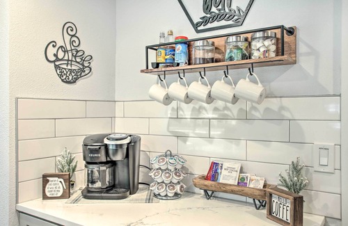 Hauser House | Renovated Hauser Lake Retreat: Walk to Beach!