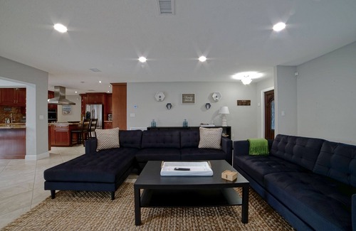 Coral Springs House | Renovated House Heated Pool Gourmet Kitchen Pet Friendly Walking to the Downtown