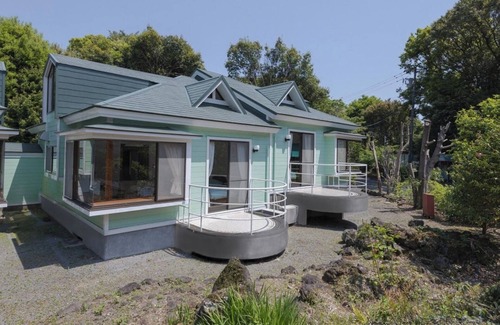 Yawatano Hotel | Renovated JapaneseWestern style cottage with kitc/Ito Shizuoka