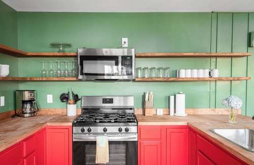 East Raleigh House | Renovated lakefront home, minutes to downtown Raleigh!