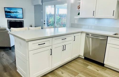 La Mesa Apartment | Renovated Loft style apartment with full kitchen, and washer/dryer!