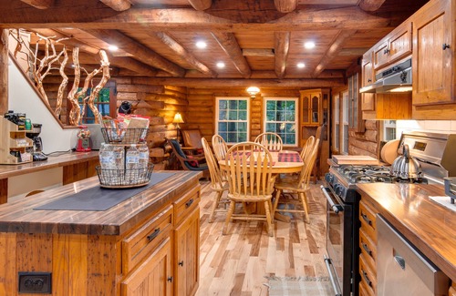 Maggie Valley Cabin | Renovated Log Cabin, EV charger/Near Hikes/BRP/waterfalls- FirePit/Game Room.