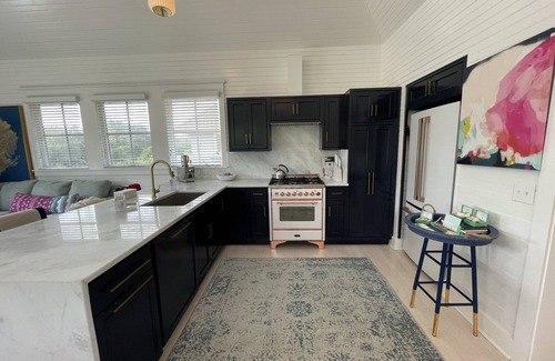 Cape Fear Station House | Renovated Luxury home Sumner’s Crescent Walk to Mikes Bites, E. Beach & Shoal’s