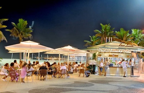 Copacabana Apartment | RENOVATED LUXURY PROMOTION NEAR THE BEACH 2 BEDROOMS/1 SUITE WI-FI 24-HOUR SECURITY