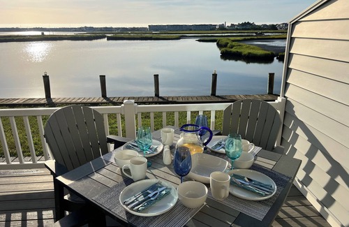 Fenwick Landing House | RENOVATED - NO CLEANING FEE Waterfront 3 BR w Pool, Kayaks, Grill. K, Q & T beds