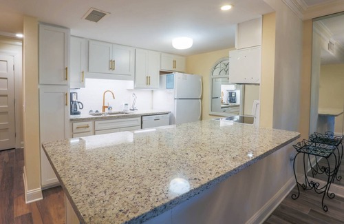 West Beach Village Villa | Renovated Pet-friendly Kiawah Island Villa. 5 Min Walk to Beach! Close to Cougar Point Clubhouse!