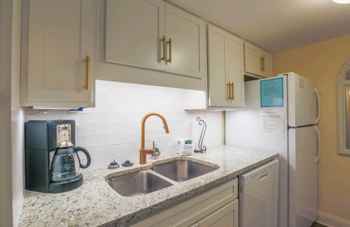 West Beach Village Villa | Renovated Pet-friendly Kiawah Island Villa. 5 Min Walk to Beach! Close to Cougar Point Clubhouse!