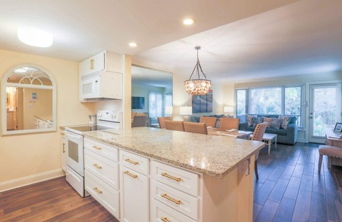 West Beach Village Villa | Renovated Pet-friendly Kiawah Island Villa. 5 Min Walk to Beach! Close to Cougar Point Clubhouse!