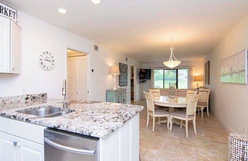 Wesley Chapel Condo | Renovated Saddlebrook 1st Floor 2bd/2ba Condo w/Golf & Water Views