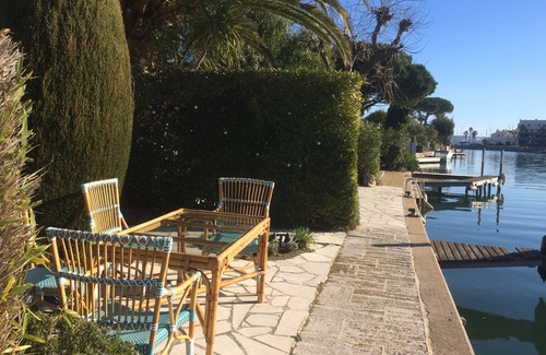 Port Grimaud Apartment | Renovated south-facing apartment in Port-Grimaud with large garden and mooring