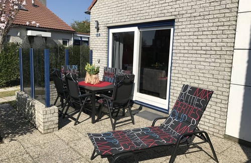 Julianadorp aan zee House | RENOVATED spacious holiday home near the beach in Landal Park