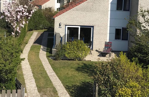 Julianadorp aan zee House | RENOVATED spacious holiday home near the beach in Landal Park