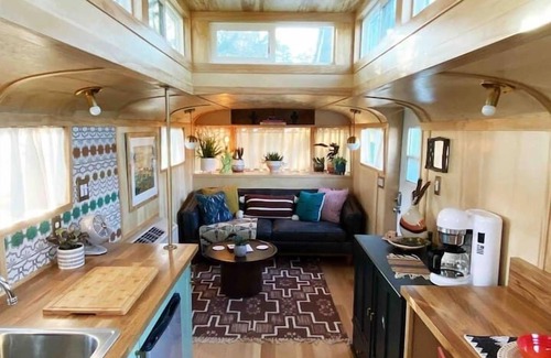 Austin House | Renovated Spartan + 3 acres + private pool“VooDoo”