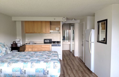 McCully - Moiliili Hotel | renovated studio room with two queen beds, full kitchen and full bath