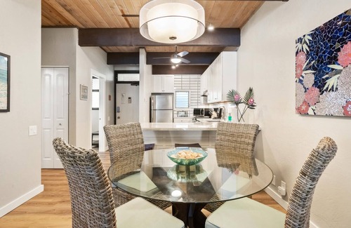 Kailua-Kona Condo | Renovated-Stunning Direct Oceanfront Top Floor Penthouse in Kona with AC!