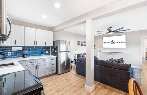 Indian Point Condo | Renovated- Table Rock Views- Min from Silver Dollar City- Free Attraction Tickets- Outdoor Pool
