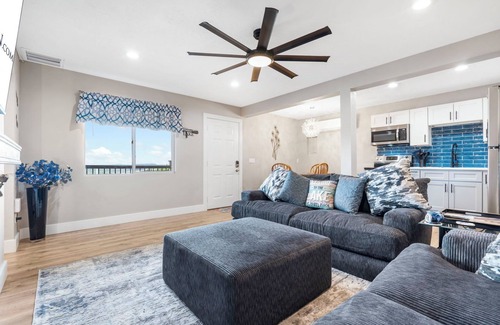 Indian Point Condo | Renovated- Table Rock Views- Min from Silver Dollar City- Free Attraction Tickets- Outdoor Pool