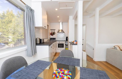 Sandy Bay Apartment | Renovated two-level Sandy Bay apartment
