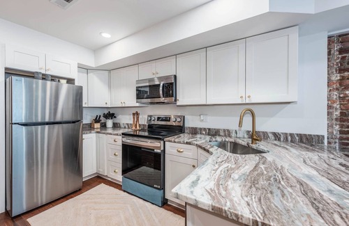 Fells Point Apartment | Renovated Upper Fells Point apartment in walking distance to Hopkins &Waterfront